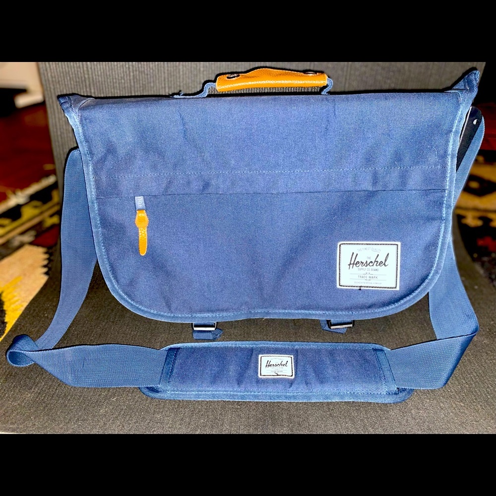 Herschel Messenger (Laptop) Bag | Color: Navy | Size: Os